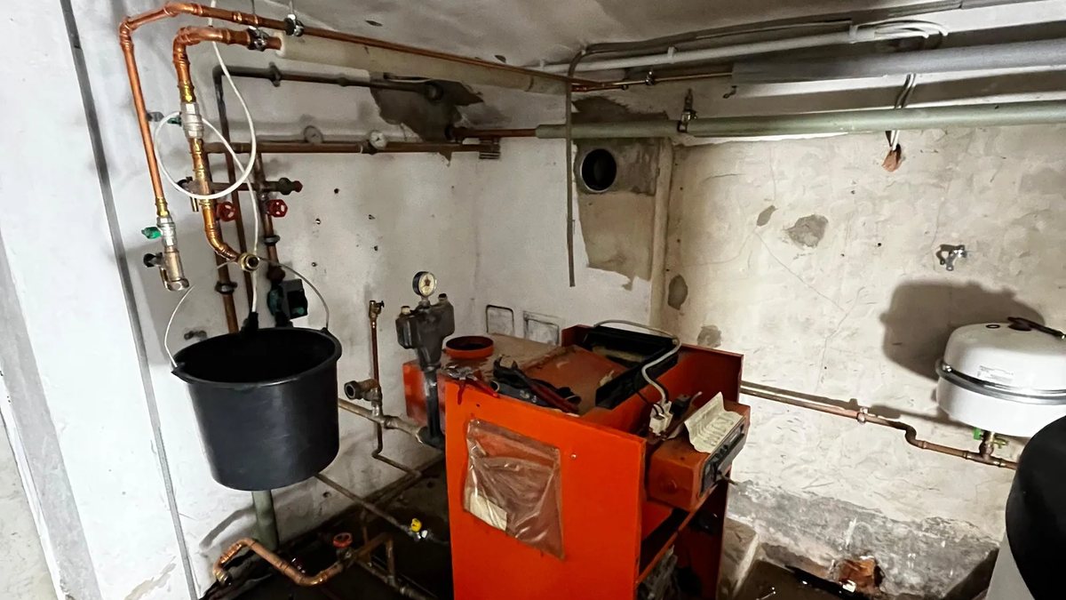 Alte Ölheizung im Keller – Austausch ist seit dem GModG keine Pflicht mehr